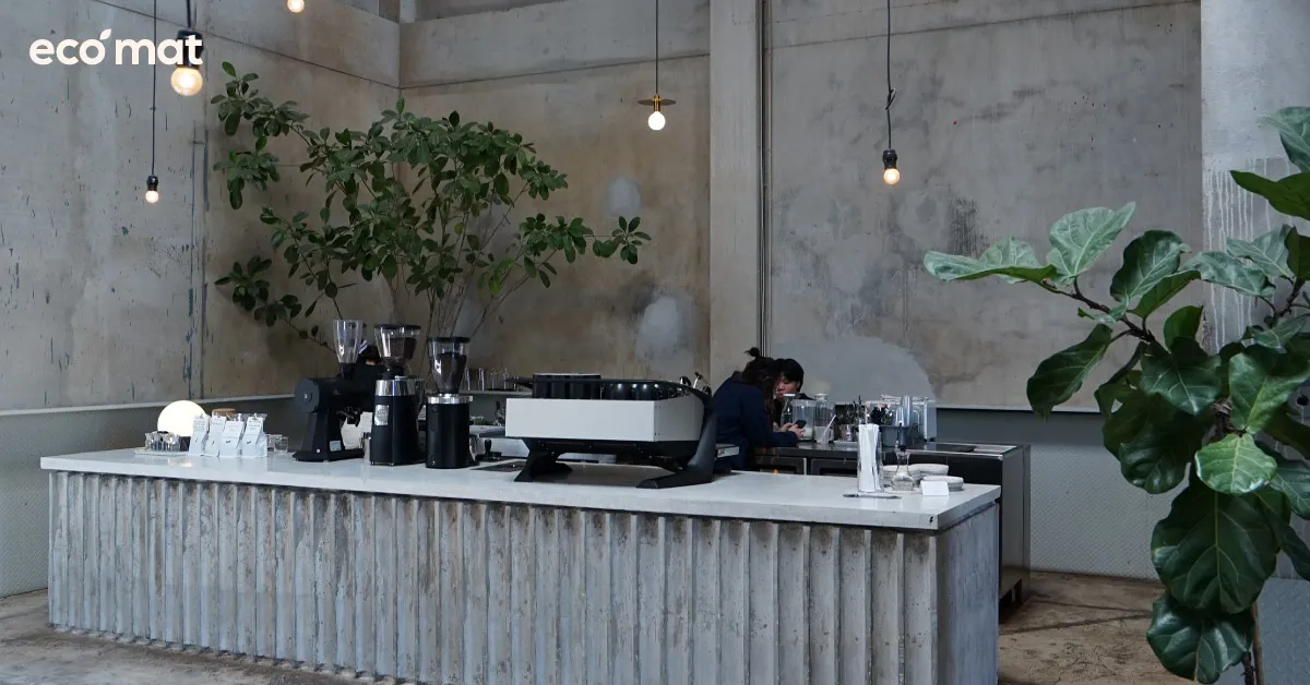 โชว์ผนังปูนเปลือยและอิฐ